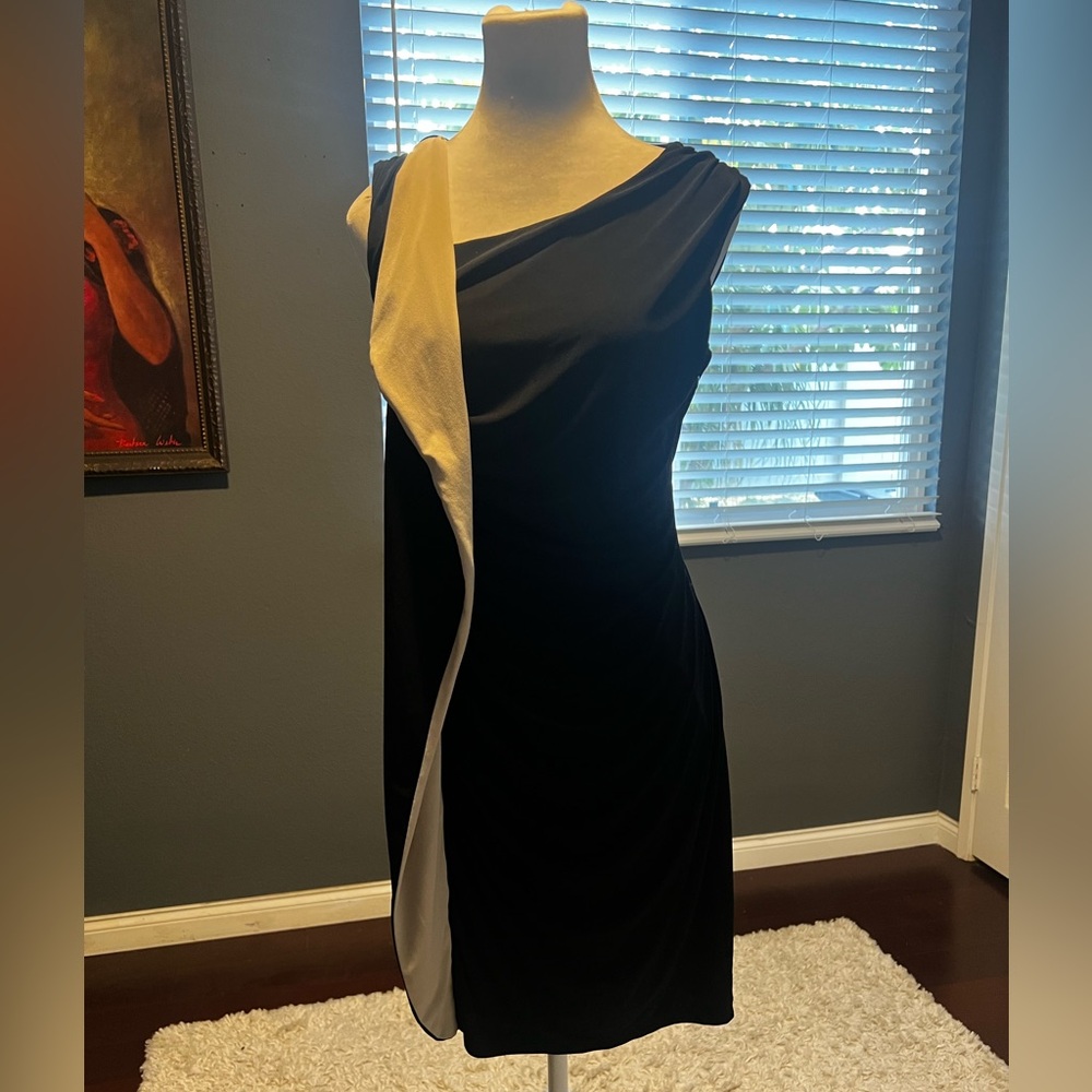 Calvin Klein slinky and curve hugging dress. In EUC. Size L.